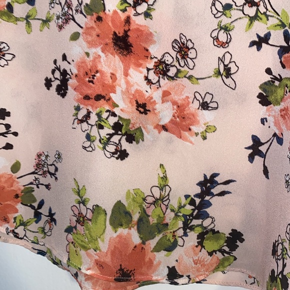 Pink floral pleated bell sleeve blouse - Picture 2 of 3